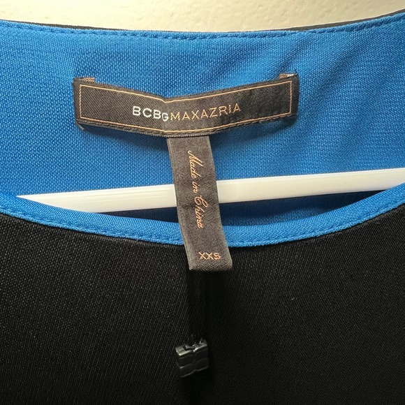 Women's BCBGMAXAZRIA One sleeve dress with belt Size XXS - Picture 4 of 5